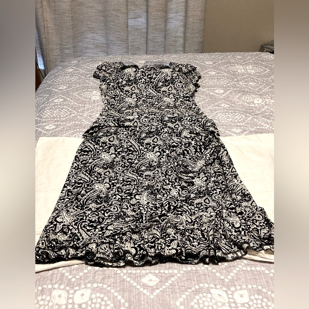 2 pc blouse and skirt size large black & Ivory still has tags, never worn